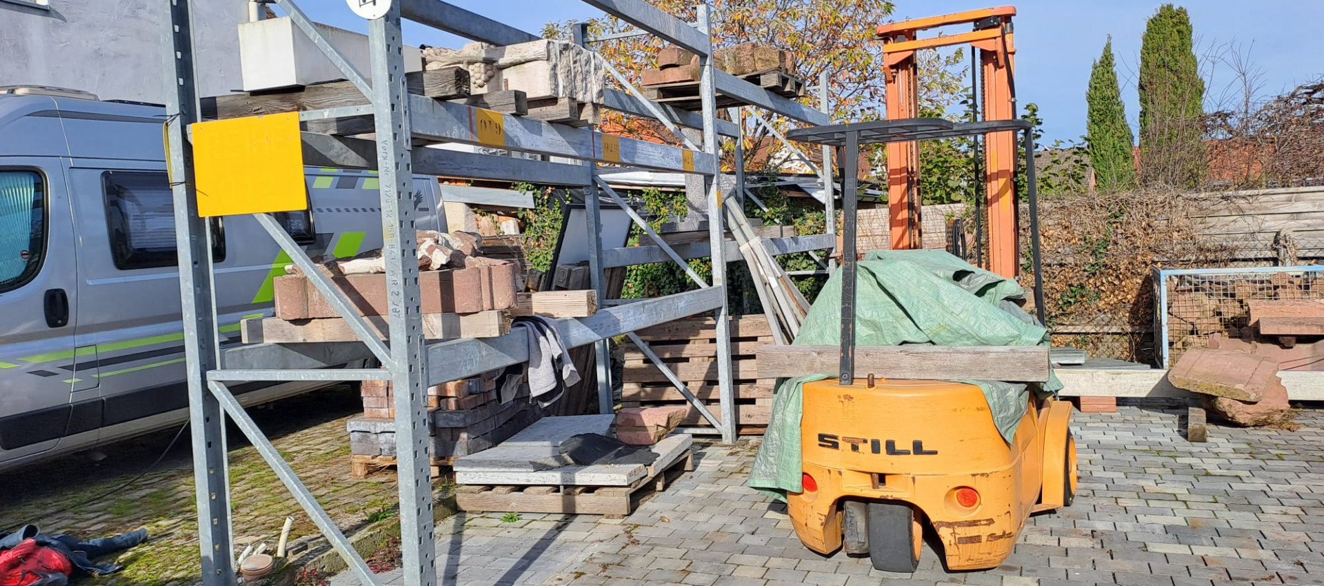 Räumung im Natursteinlager