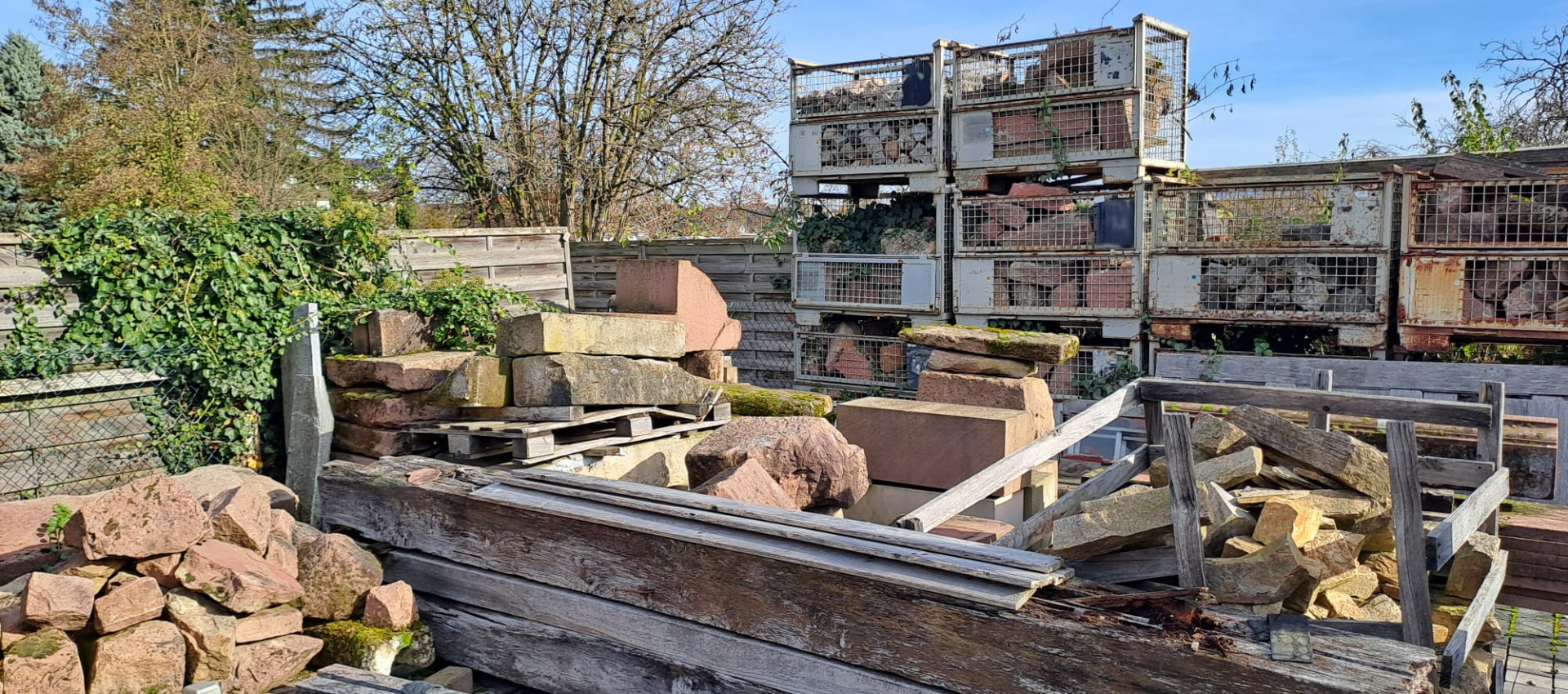 Räumung im Natursteinlager